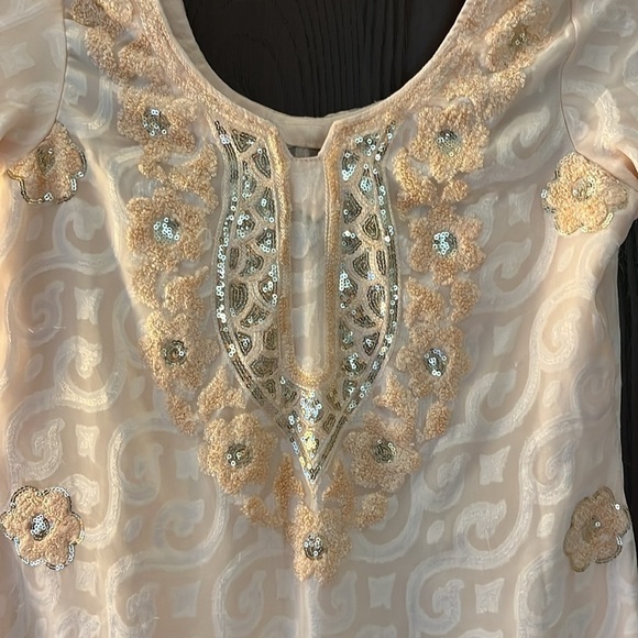 Handmade Sari and Dupatta Scarf in a beautiful peach color. Size Small - Picture 3 of 12